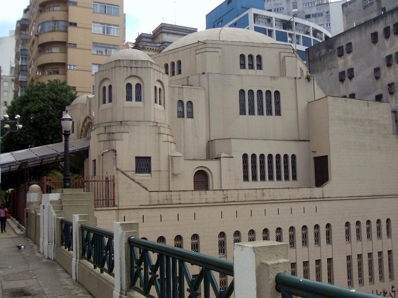 Beth El Synagoge in São Paulo, Dornicke, Wikimedia Commons, Creative Commons Attribution 3.0 International (CC BY 3.0), URL: https://commons.wikimedia.org/wiki/File:Sinagoga_Beth_El,_S%C3%A3o_Paulo_1.JPG.