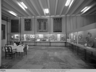 Ansicht der Ausstellung „Monumenta Judaica“ in Köln, 1959, Foto: Historisches Archiv mit Rheinischem Bildarchiv, rba_113834, www.kulturelles-erbe-koeln.de.