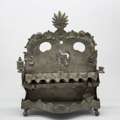 Chanukka-Leuchter, Sammlung Gesellschaft für jüdische Volkskunde, MARKK 29.1:87, Foto: Paul Schimweg, MARKK.